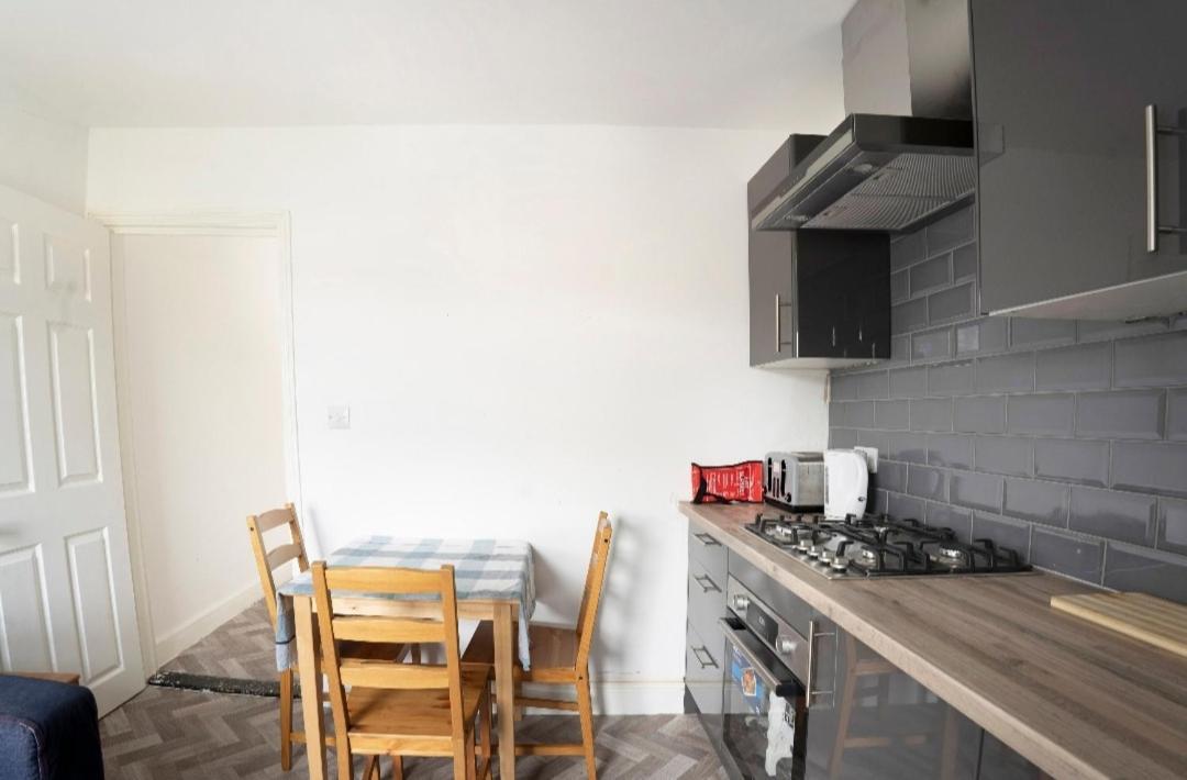Maybury Maison Apartment Уокинг Екстериор снимка